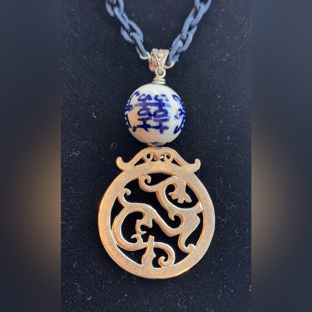 LONG NAVY BLUE ASIAN ART INSPIRED SILVER MEDALLION NECKLACE - Picture 2 of 6
